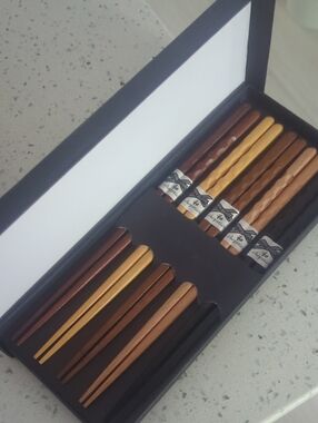 Wooden Chopstick Set (5 Pairs)
